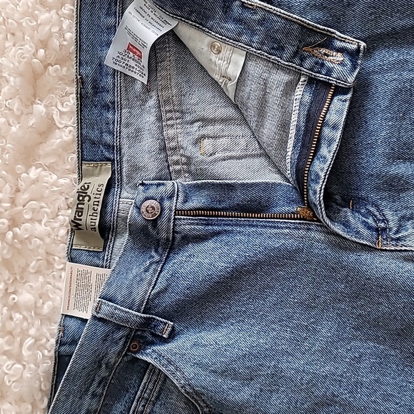 Men's Wrangler Authentics Regular fit comfort jeans - Picture 4 of 8